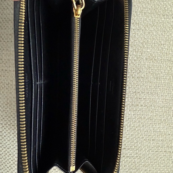 Prada Large Black Saffiano Leather Wallet - Picture 6 of 8